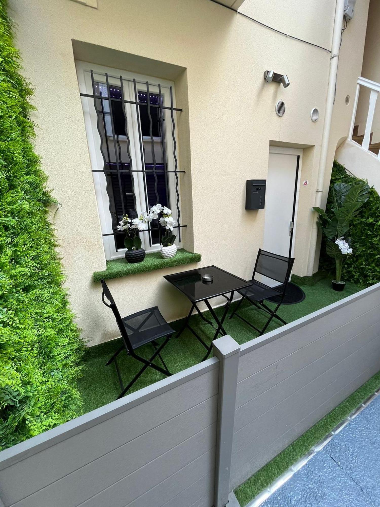 Room & Jacuzzi - Stade De France サン＝ドニ エクステリア 写真