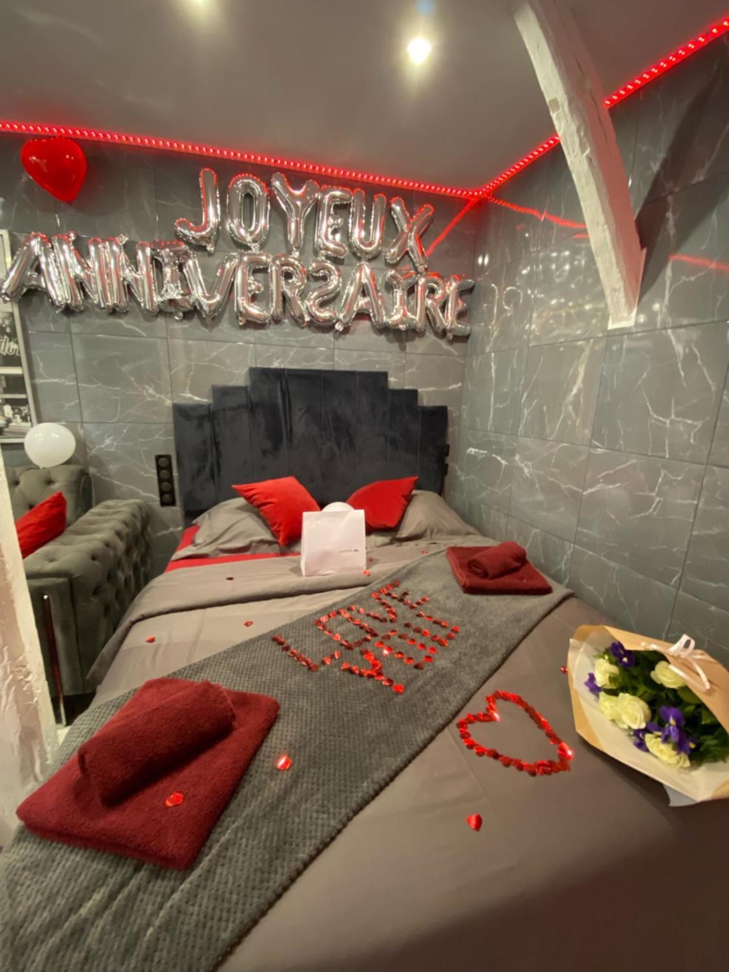 Room & Jacuzzi - Stade De France サン＝ドニ エクステリア 写真